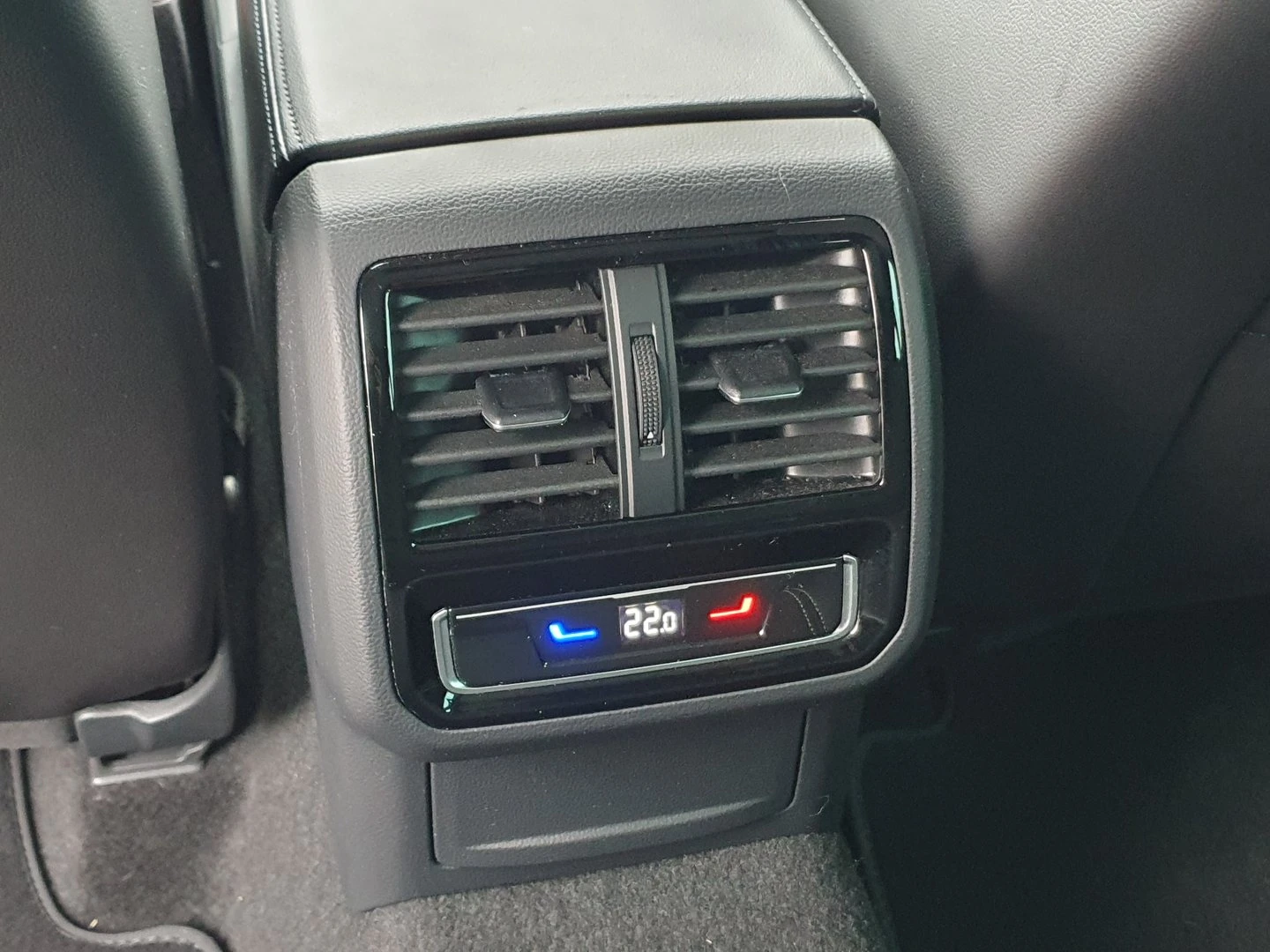 VW Passat 2.0TDI SCR 4MOT DSG | Mobile.bg � ����������� 16