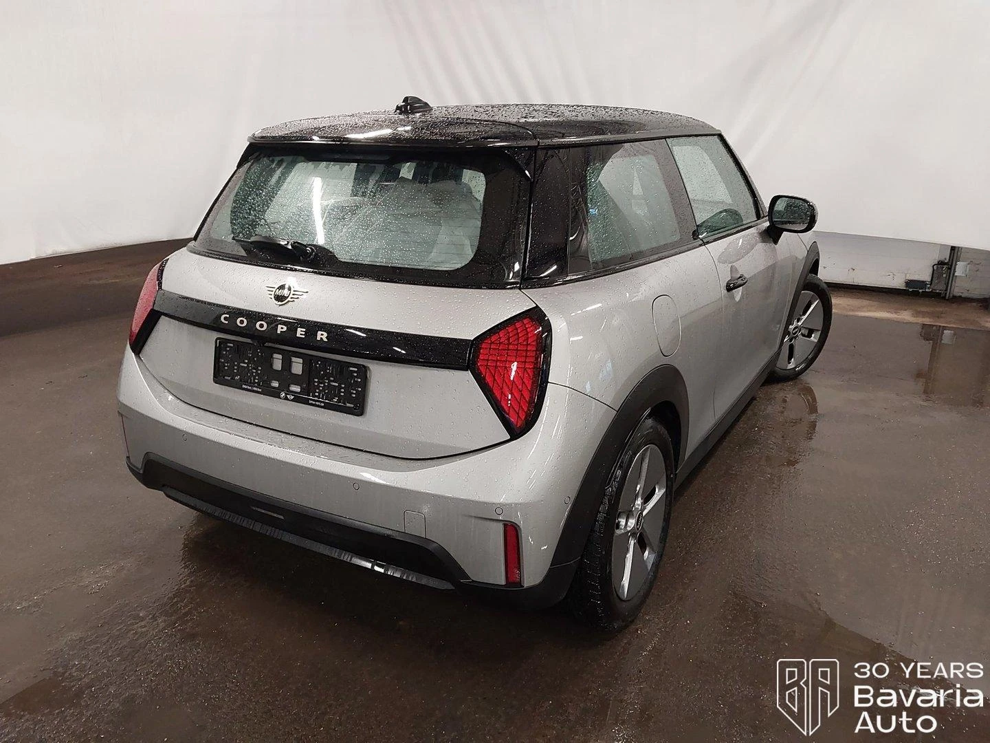 Mini Cooper C 1, 5 Steptronic Favoured Trim - изображение 3