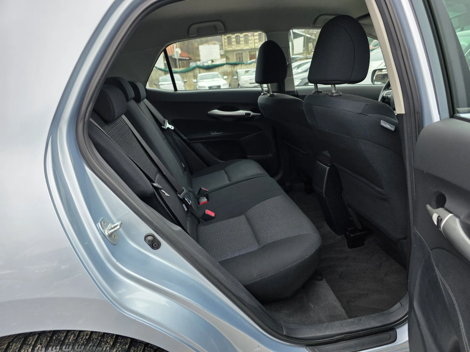 Toyota Auris 1.8 VVTI HYBRID 99 К.С. ФЕЙСЛИФТ / АВТОМАТ - изображение 10