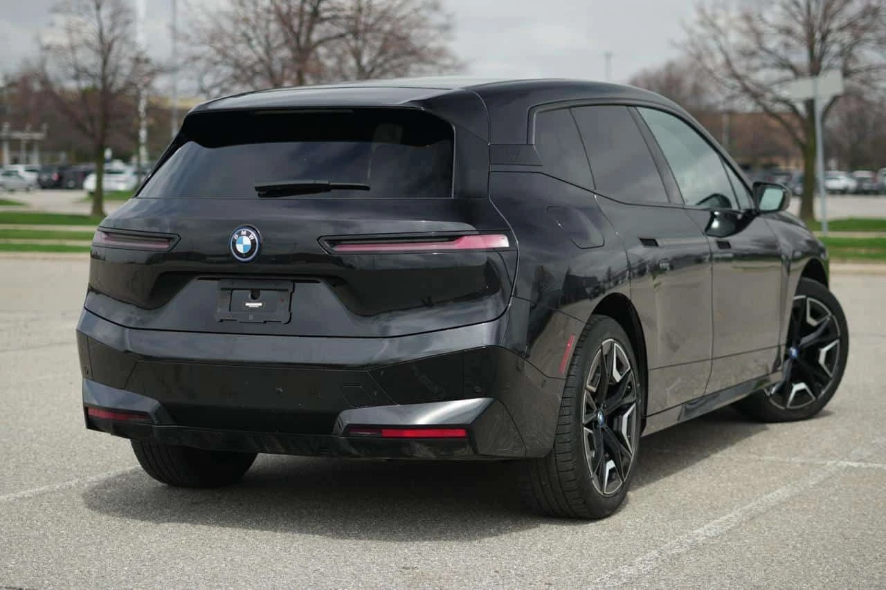 BMW iX xDrive40  CARFAX | Mobile.bg � ����������� 17