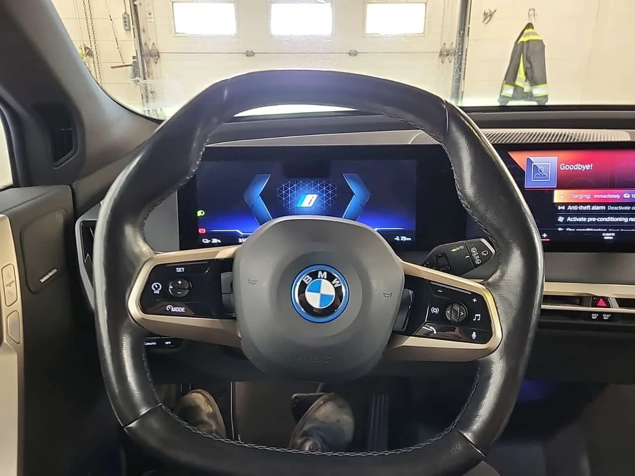 BMW iX xDrive40  CARFAX | Mobile.bg � ����������� 9