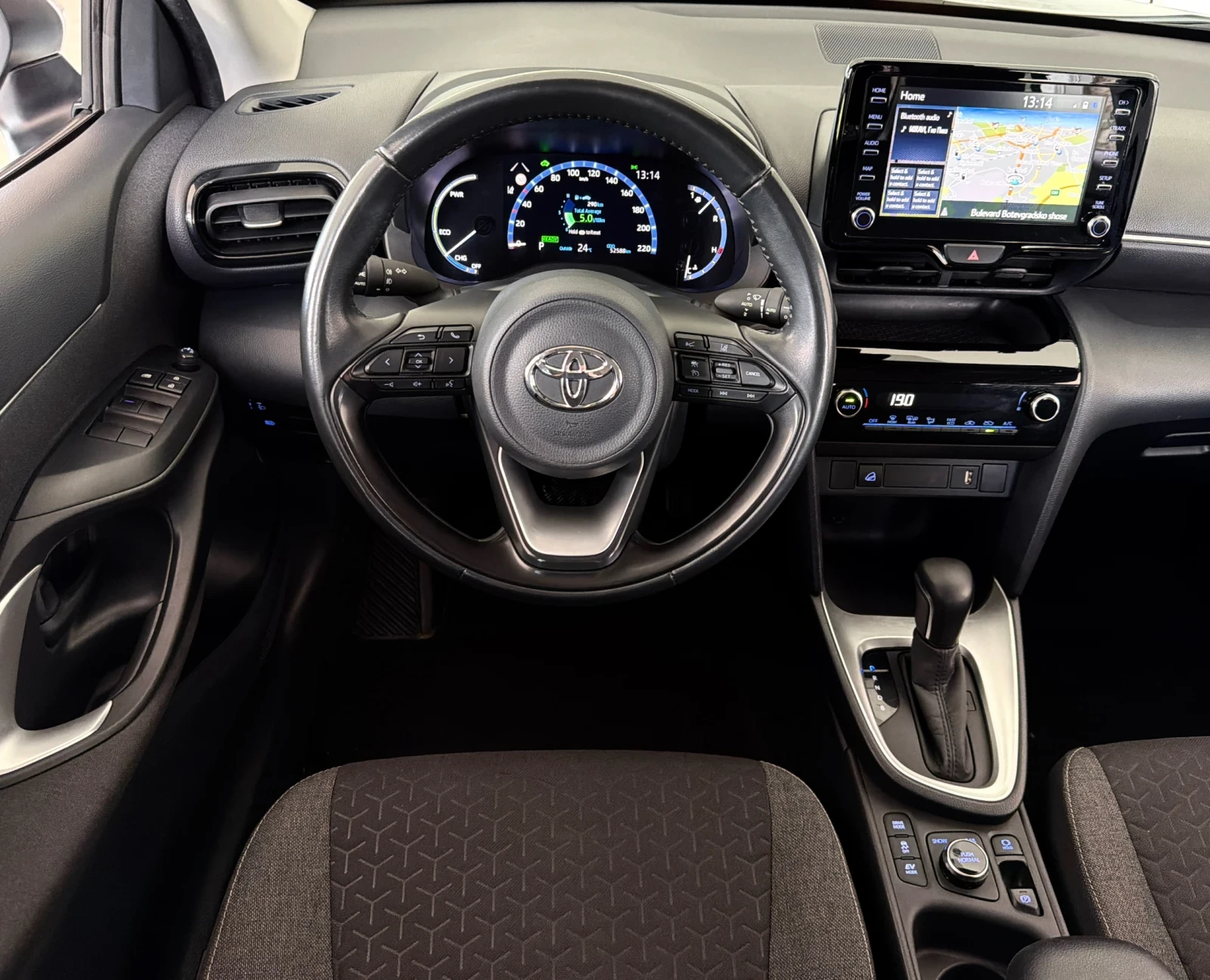 Toyota Yaris Cross 4�4/�������� �� 2032�/���������/CarPlay | Mobile.bg � ����������� 7