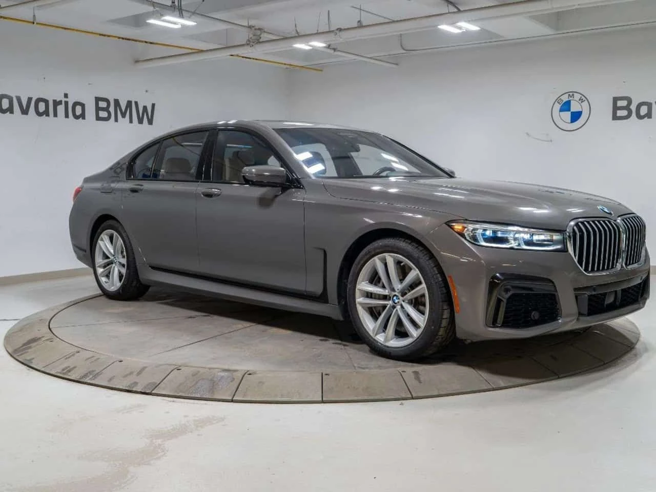 BMW 750 * Фиксирана цена до БГ * CARFAX * Oт BMW * 36k km!, снимка 3 - Автомобили и джипове - 55570347