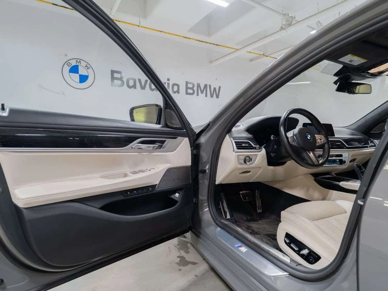 BMW 750 * Фиксирана цена до БГ * CARFAX * Oт BMW * 36k km!, снимка 15 - Автомобили и джипове - 55570347
