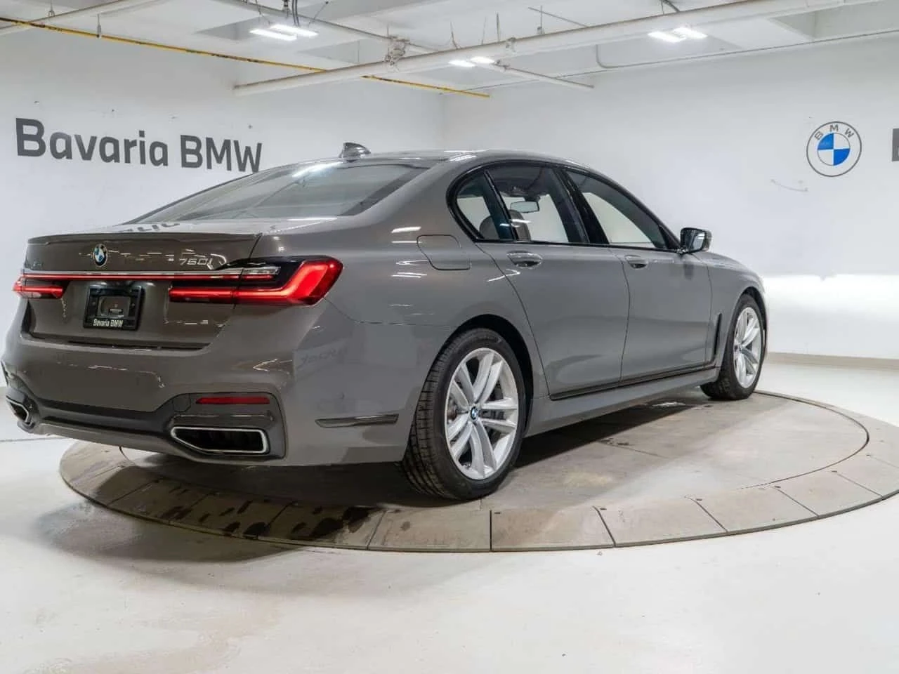BMW 750 * Фиксирана цена до БГ * CARFAX * Oт BMW * 36k km!, снимка 6 - Автомобили и джипове - 55570347