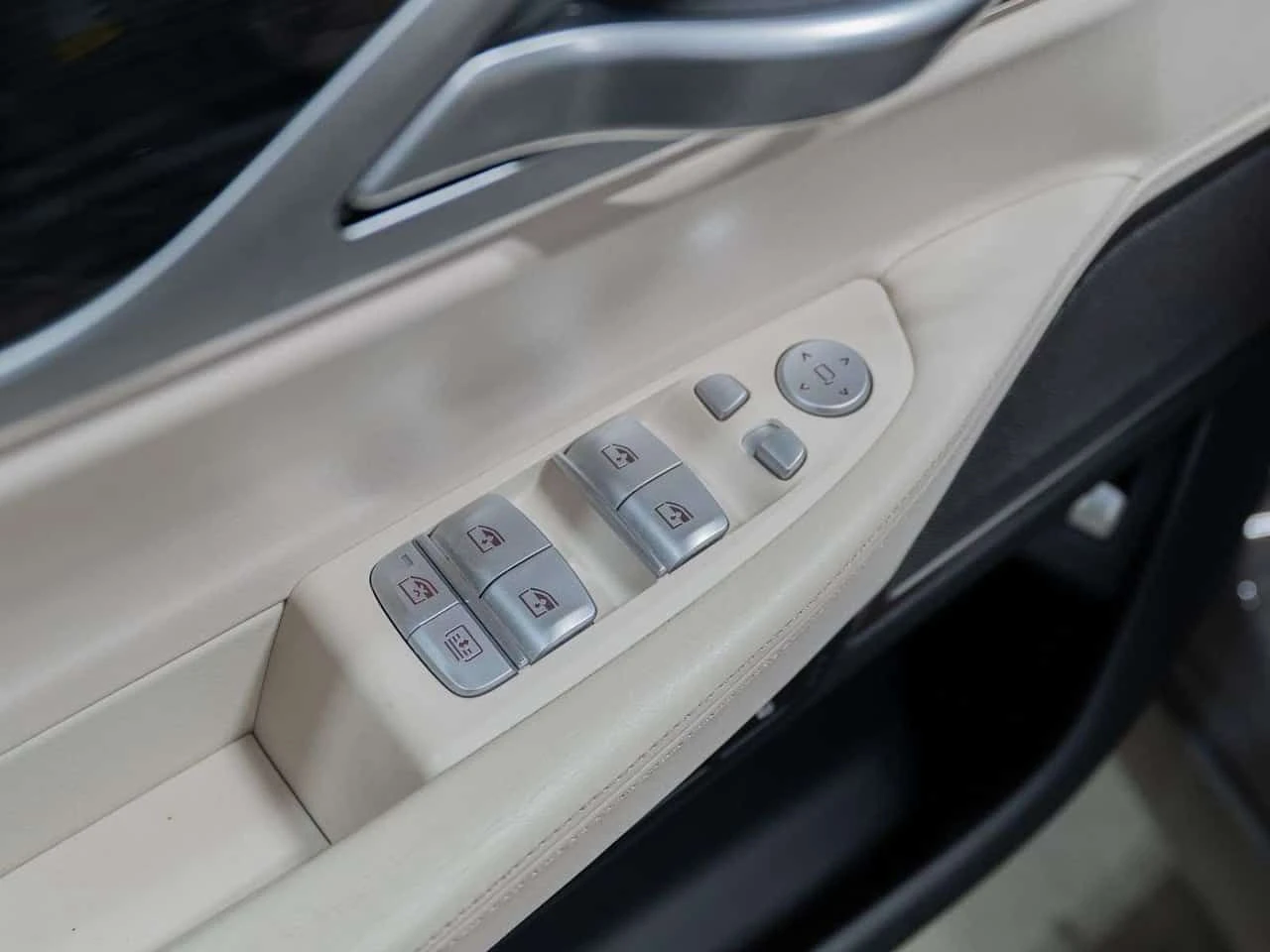 BMW 750 * Фиксирана цена до БГ * CARFAX * Oт BMW * 36k km!, снимка 13 - Автомобили и джипове - 55570347