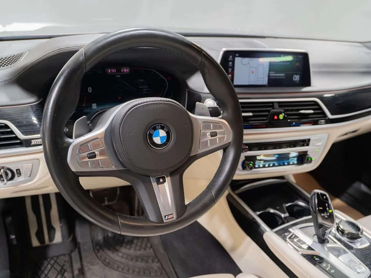 BMW 750 * Фиксирана цена до БГ * CARFAX * Oт BMW * 36k km!, снимка 16 - Автомобили и джипове - 55570347