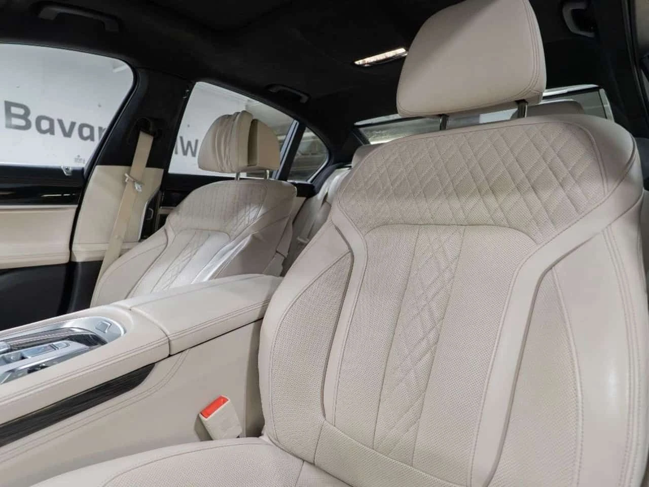 BMW 750 * Фиксирана цена до БГ * CARFAX * Oт BMW * 36k km!, снимка 10 - Автомобили и джипове - 55570347