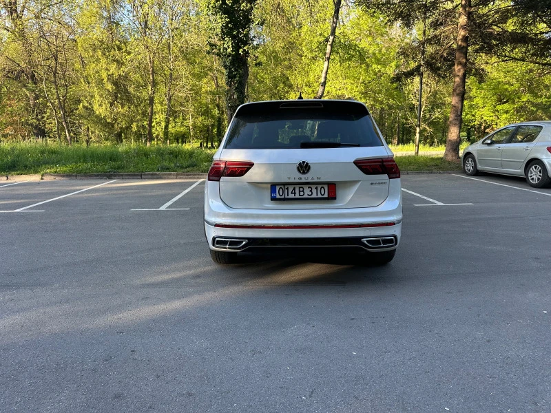 VW Tiguan R-line e-Hybrid DSG HUD IQ.LIGHT KEYLESS 360 DISTR, снимка 4 - Автомобили и джипове - 46984540