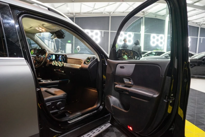 Mercedes-Benz GLB 220D 4 MATIC FULL AMG LINE ЛИЗИНГ 100%, снимка 13 - Автомобили и джипове - 52635843