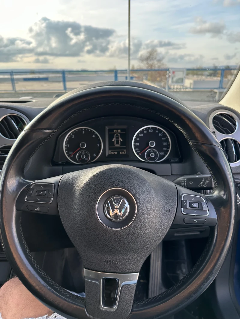VW Tiguan, снимка 9 - Автомобили и джипове - 52652383