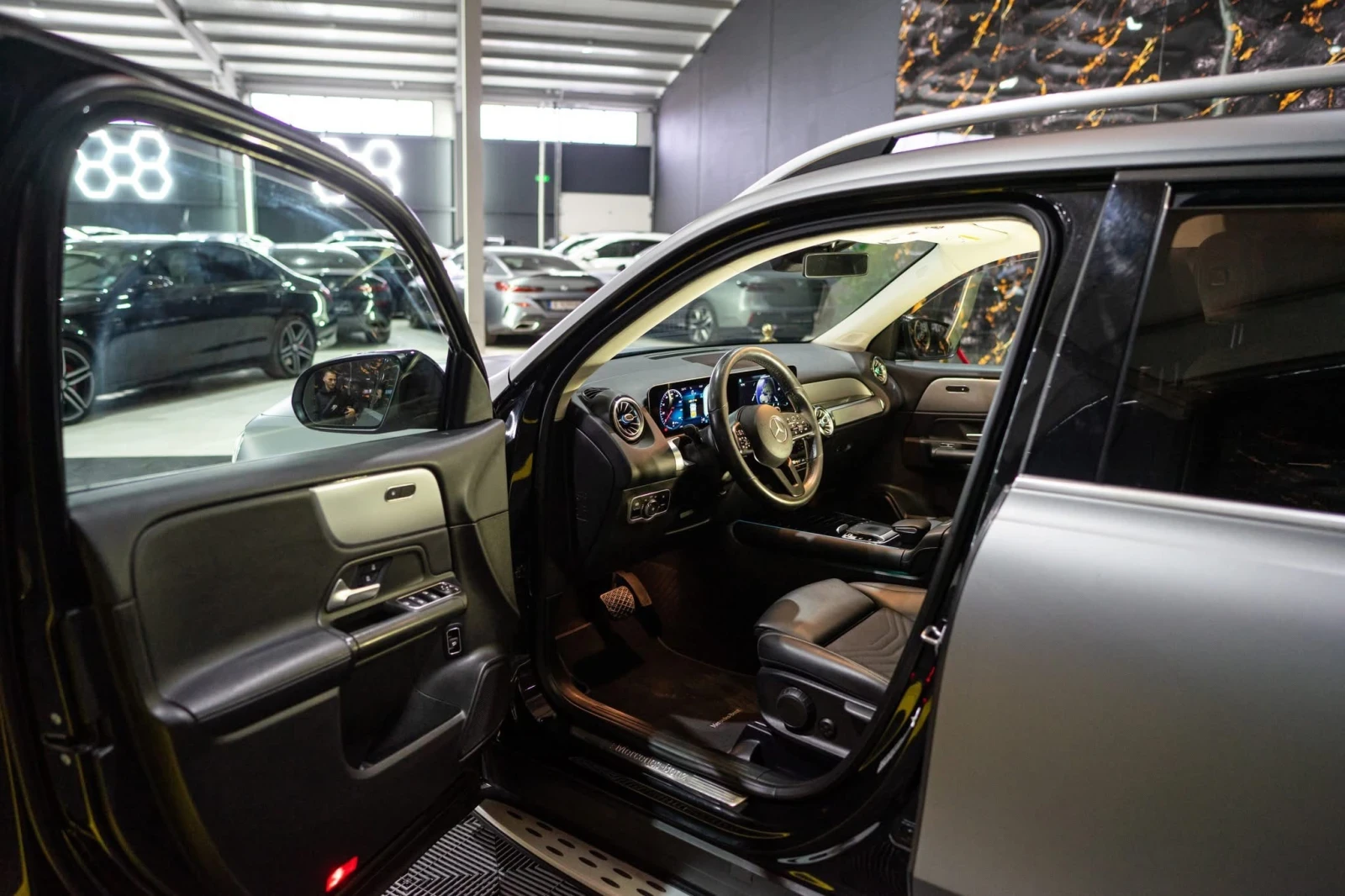 Mercedes-Benz GLB 220D 4 MATIC FULL AMG LINE  100% | Mobile.bg   11