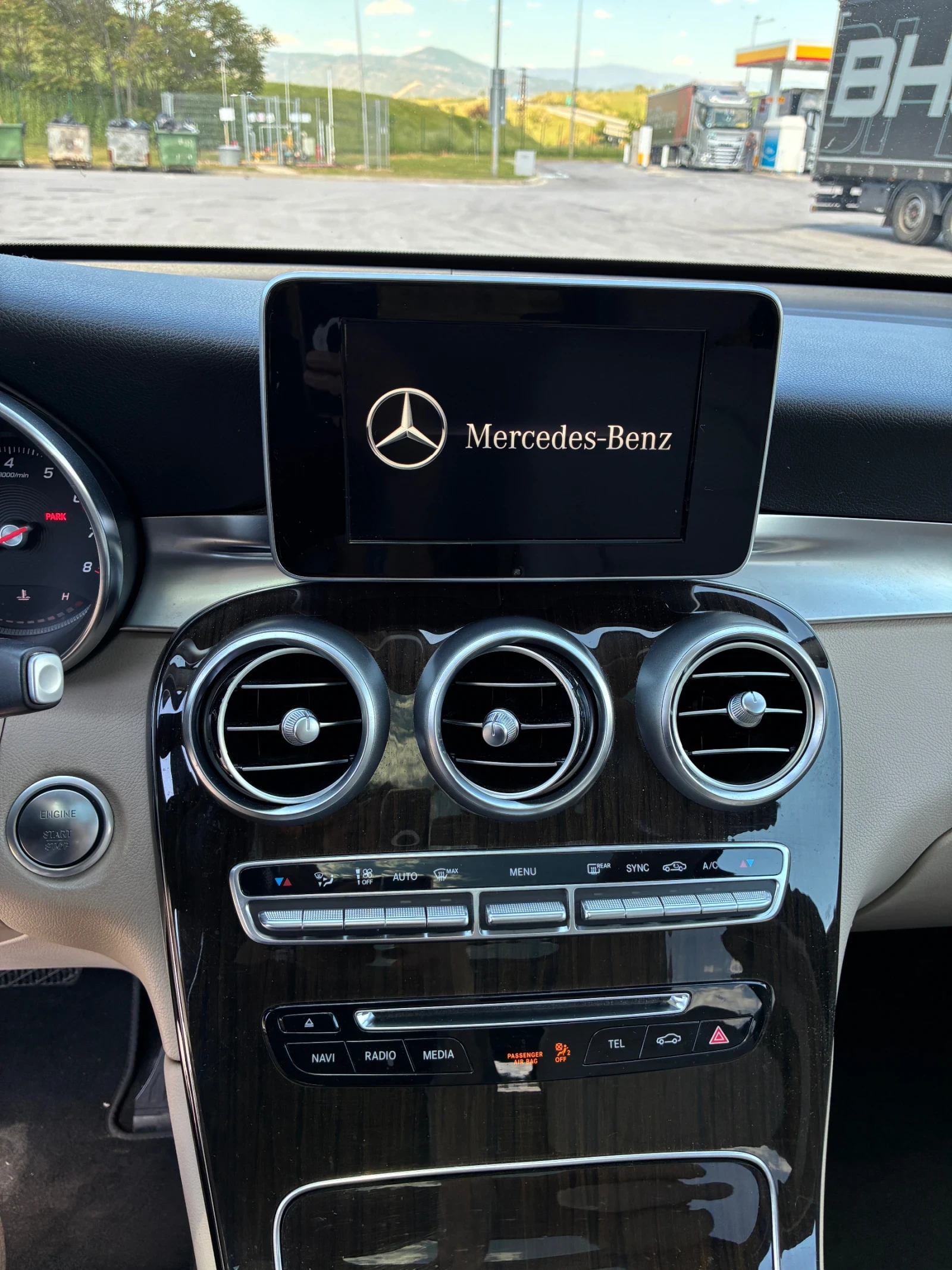 Mercedes-Benz GLC 300 4Matic, снимка 10 - Автомобили и джипове - 54424259