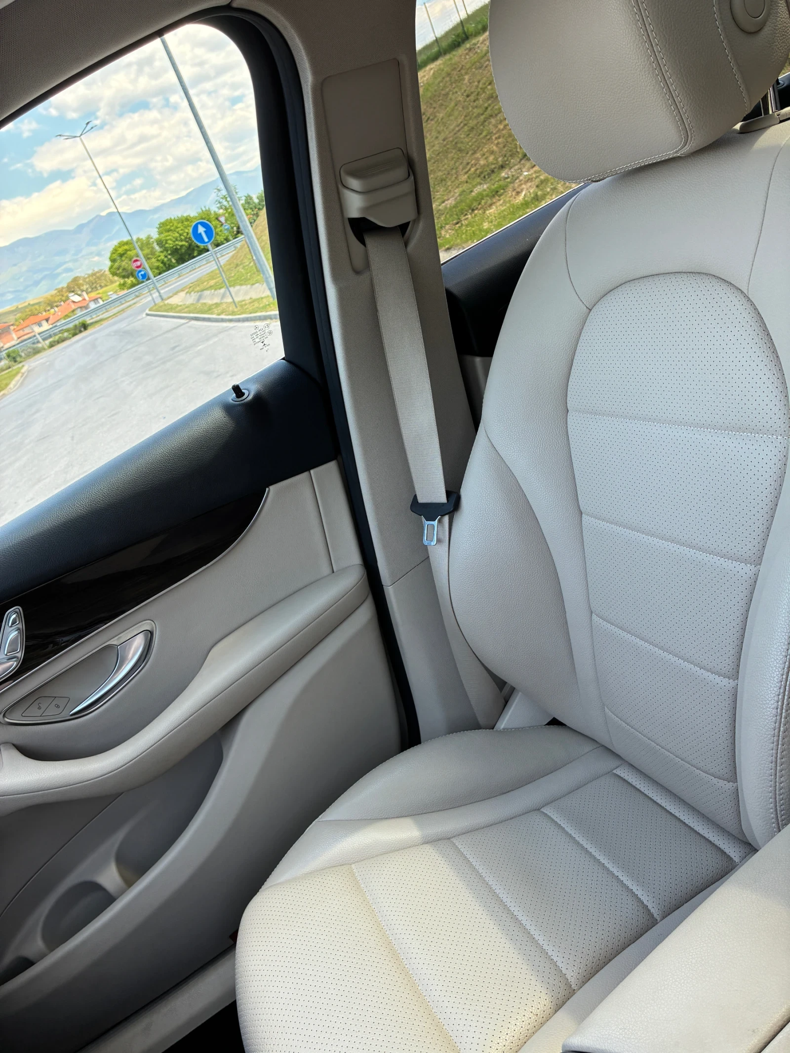 Mercedes-Benz GLC 300 4Matic, снимка 11 - Автомобили и джипове - 54424259
