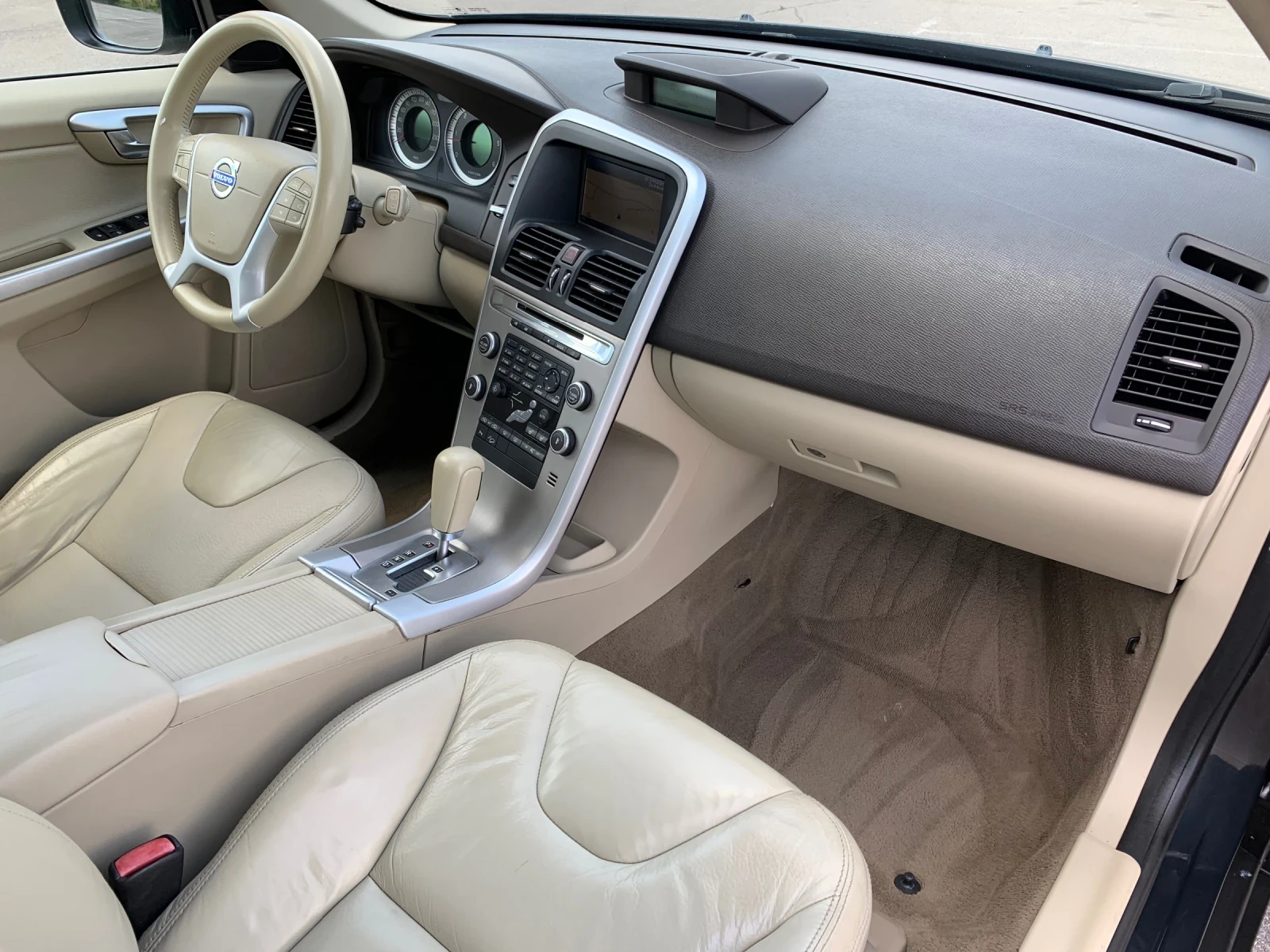 Volvo XC60 2.4.D5* MOMENTUM.AWD.ПЪЛНА СЕРВ. ИСТ.ВОЛВО.ХОЛАНДИ, снимка 16 - Автомобили и джипове - 54980992
