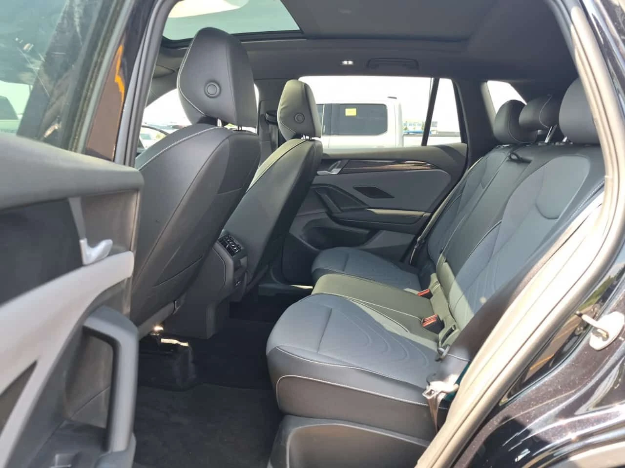 VW Tiguan COMFORTLINE R LINE BLACK EDITION / ОБДУХВАНЕ , снимка 11 - Автомобили и джипове - 55663099