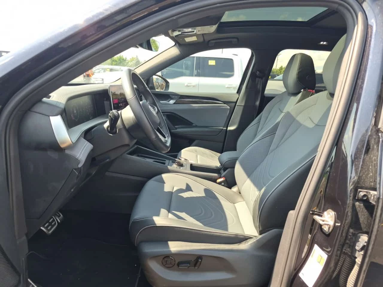VW Tiguan COMFORTLINE R LINE BLACK EDITION / ОБДУХВАНЕ , снимка 8 - Автомобили и джипове - 55663099