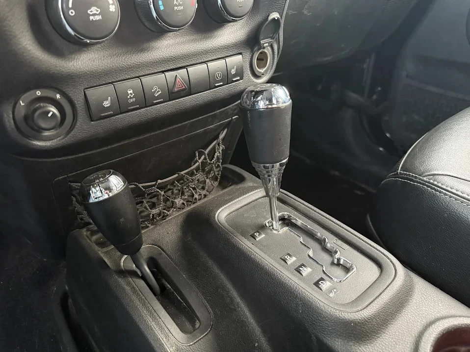Jeep Wrangler * Sahara * АВТОКРЕДИТ БЕЗ ПЪРВОНАЧАЛНА ВНОСКА* , снимка 13 - Автомобили и джипове - 56038952