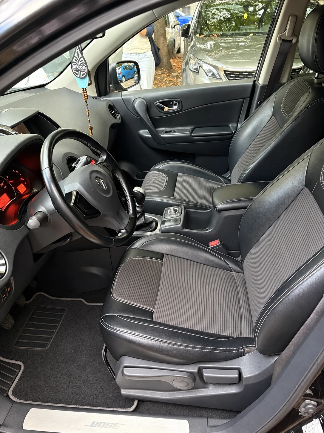 Renault Koleos 2.0 dCi, снимка 9 - Автомобили и джипове - 56261517