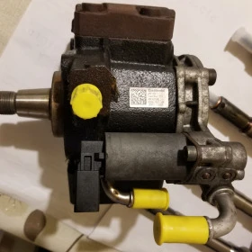 Помпа ВН за VW Caddy Maxi 1.6 Tdi 102к.с. 2011., снимка 2