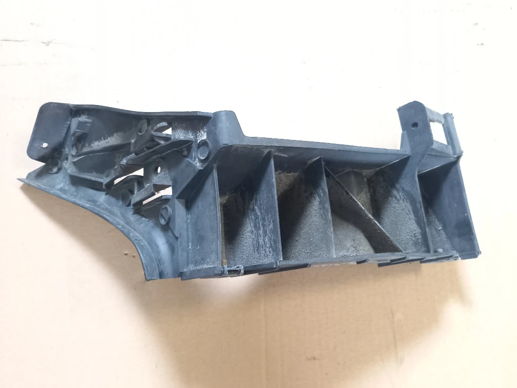 Водач държач задна броня десен Фолксваген Поло 