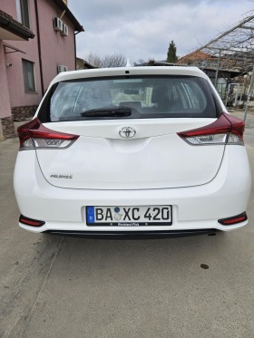 Toyota Auris FACELIFT 1.33 Benzin, снимка 4 - Автомобили и джипове - 45624341