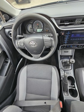 Toyota Auris FACELIFT 1.33 Benzin, снимка 10 - Автомобили и джипове - 45624341