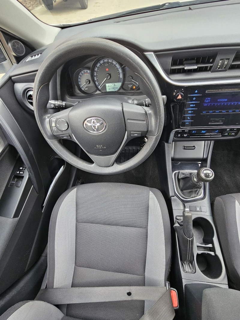 Toyota Auris FACELIFT 1.33 Benzin, снимка 10 - Автомобили и джипове - 46279397