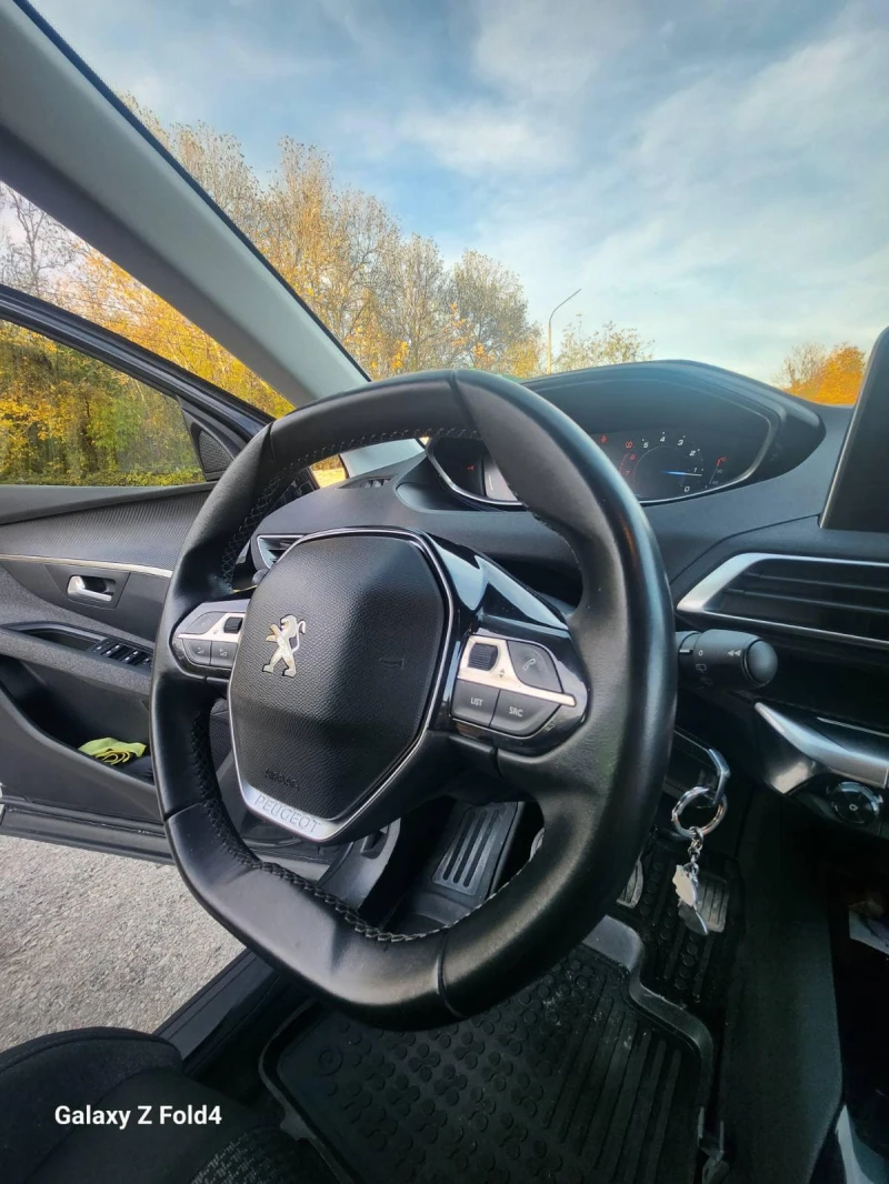 Peugeot 3008 1.2 PureTech, снимка 10 - Автомобили и джипове - 48034887