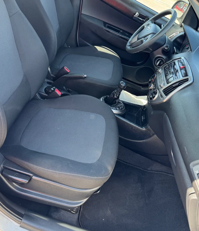 Hyundai I20, снимка 11 - Автомобили и джипове - 52558032