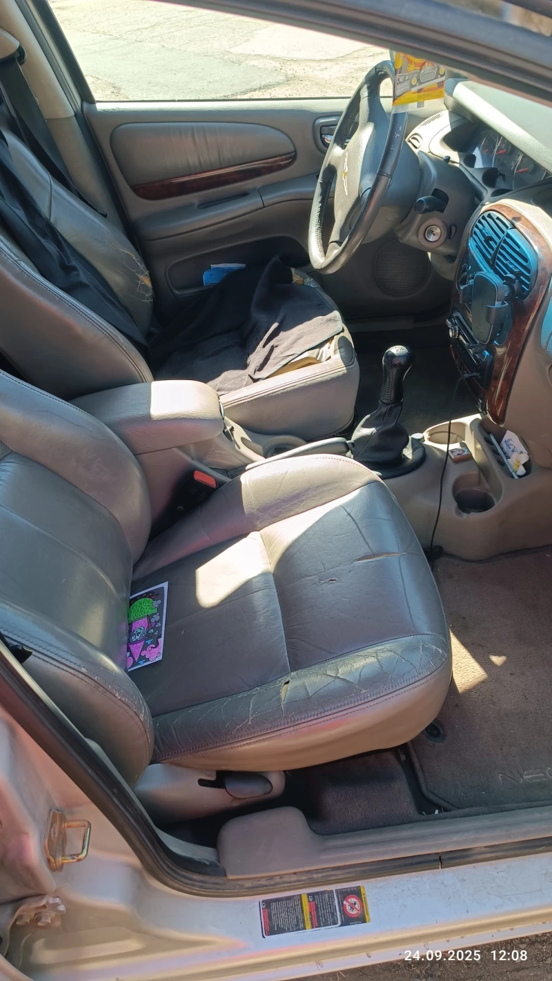 Chrysler Neon 2.0 Газ, снимка 7 - Автомобили и джипове - 52283867