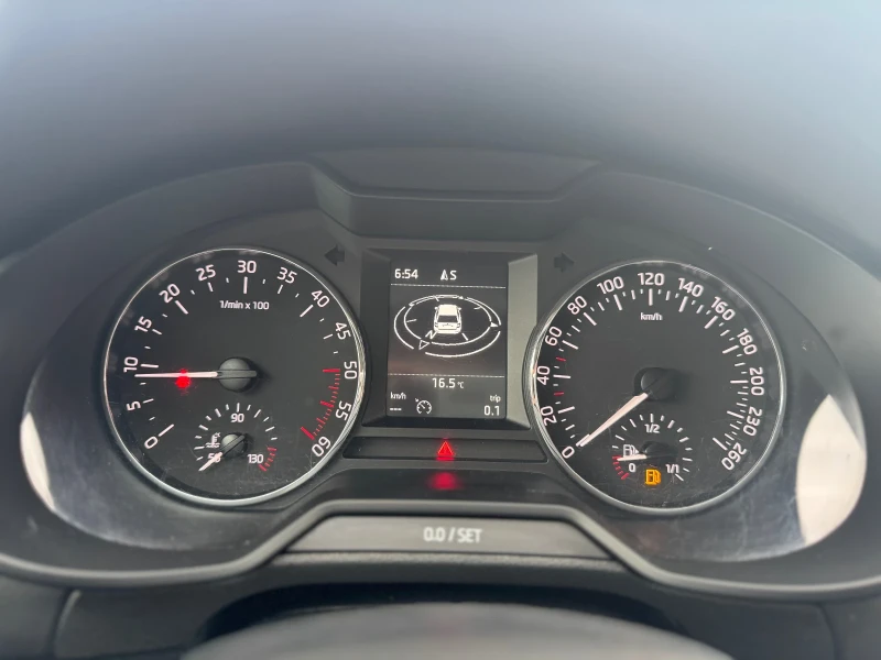 Skoda Octavia 1.6 * 2014г* , снимка 15 - Автомобили и джипове - 52006104