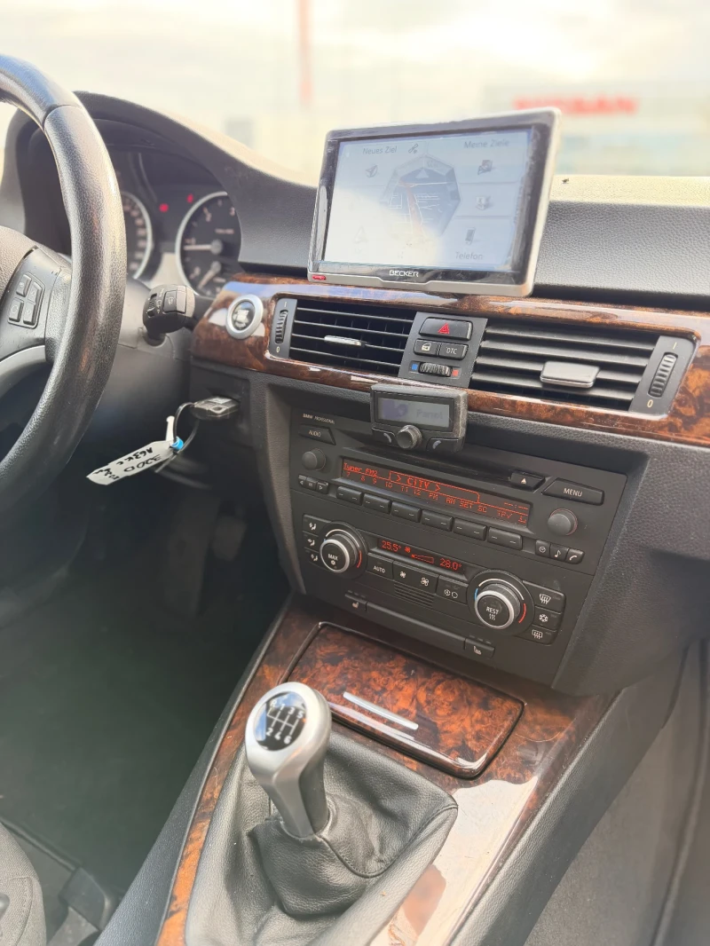 BMW 320 D-163к.с-Лизинг през Уникредит , снимка 11 - Автомобили и джипове - 53095864