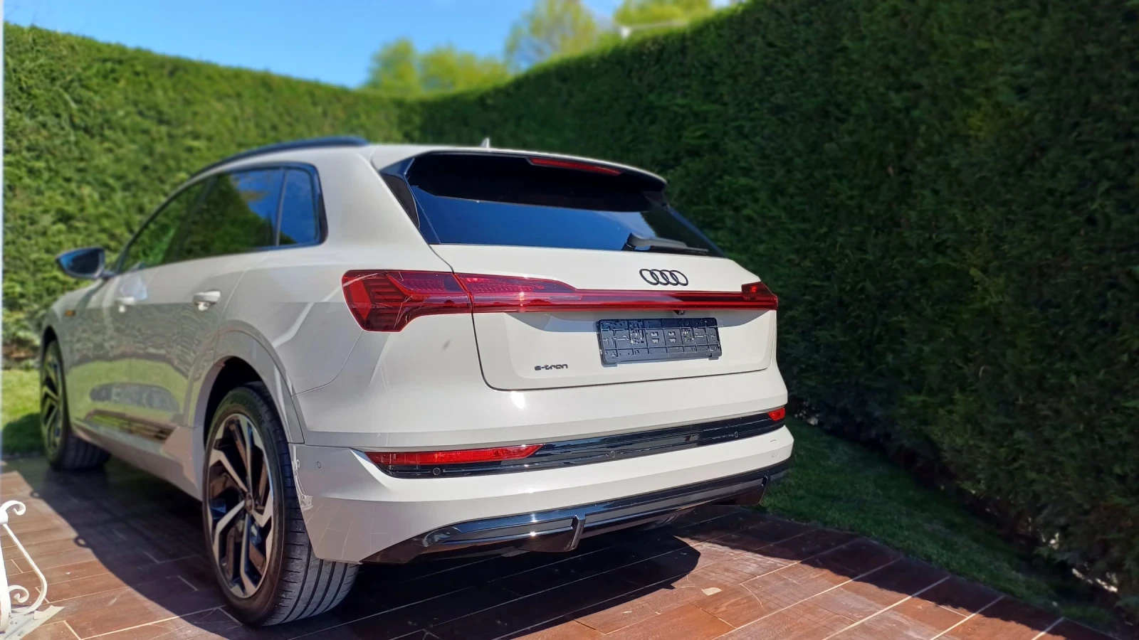 Audi E-Tron Quatro/S line/Matrix/Pano/kam - изображение 4
