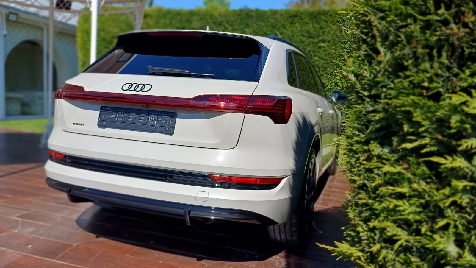 Audi E-Tron Quatro/S line/Matrix/Pano/kam - изображение 6