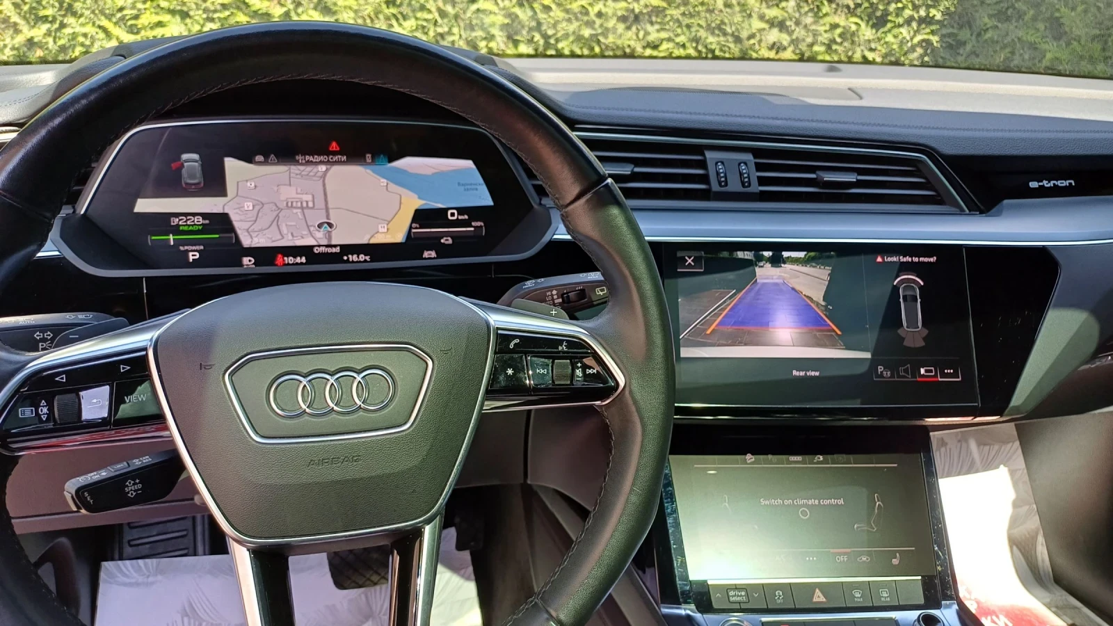Audi E-Tron Quatro/S line/Matrix/Pano/kam - изображение 9