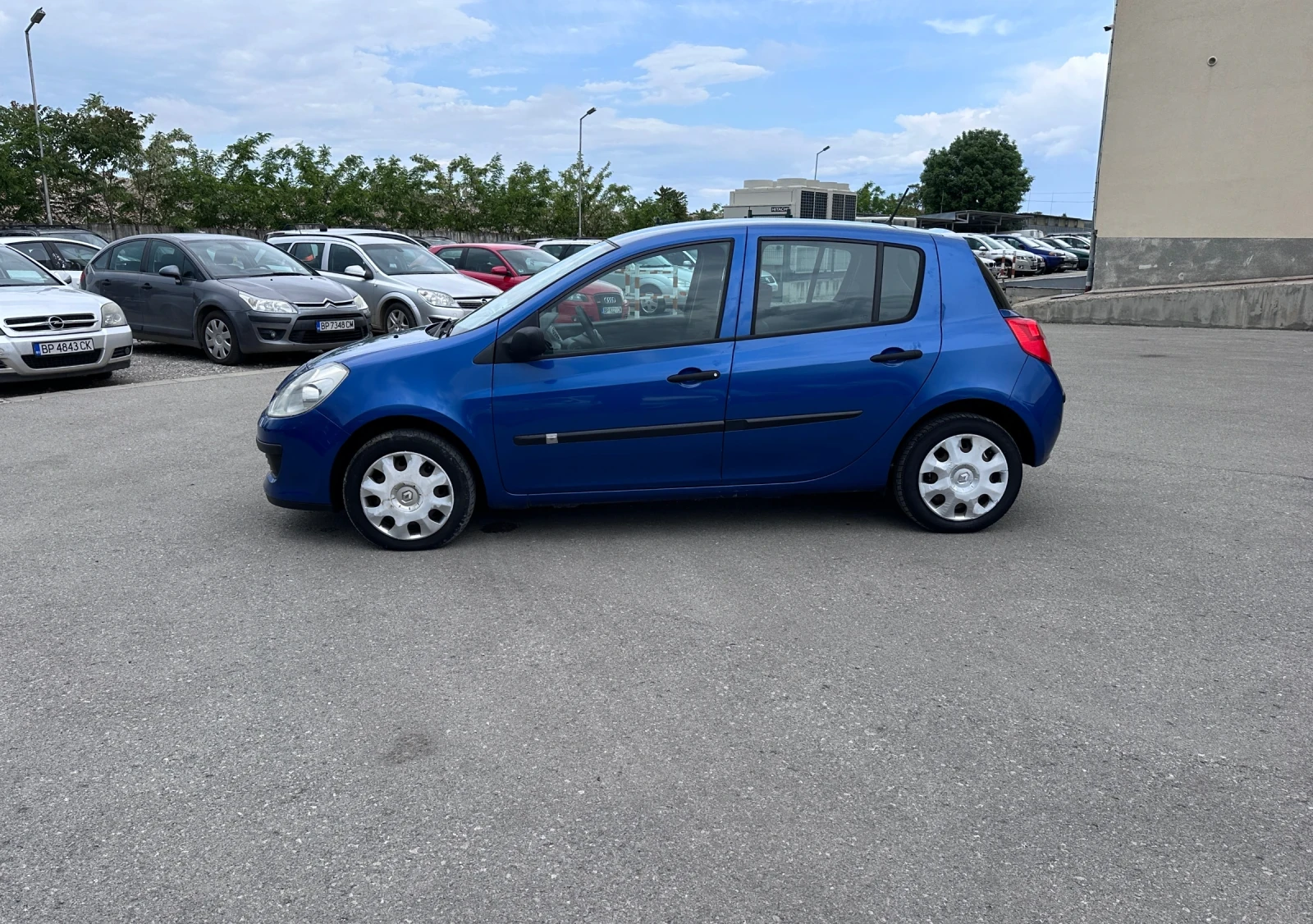 Renault Clio 1.2i - КЛИМАТИК - изображение 8