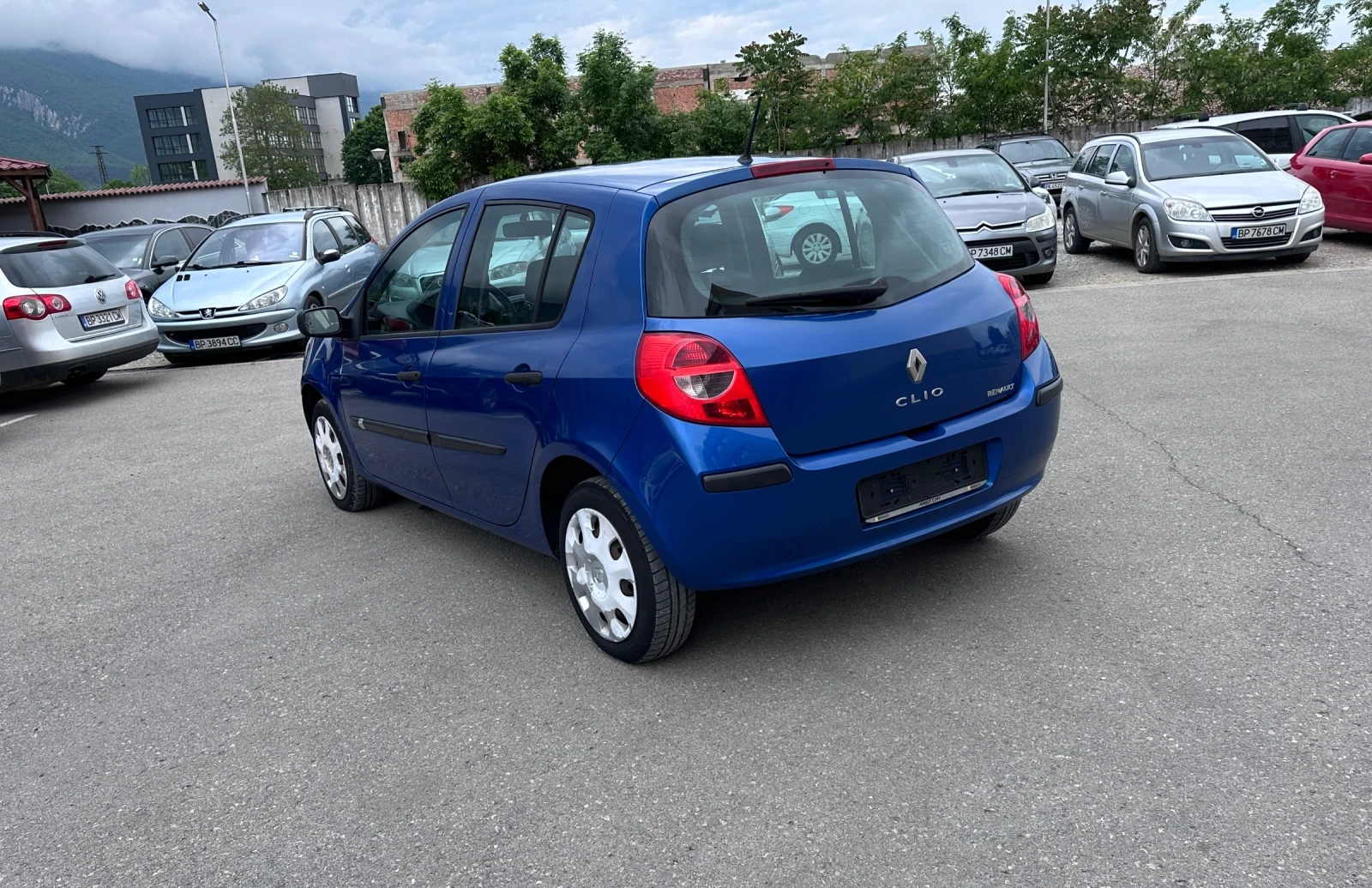 Renault Clio 1.2i - КЛИМАТИК - изображение 7