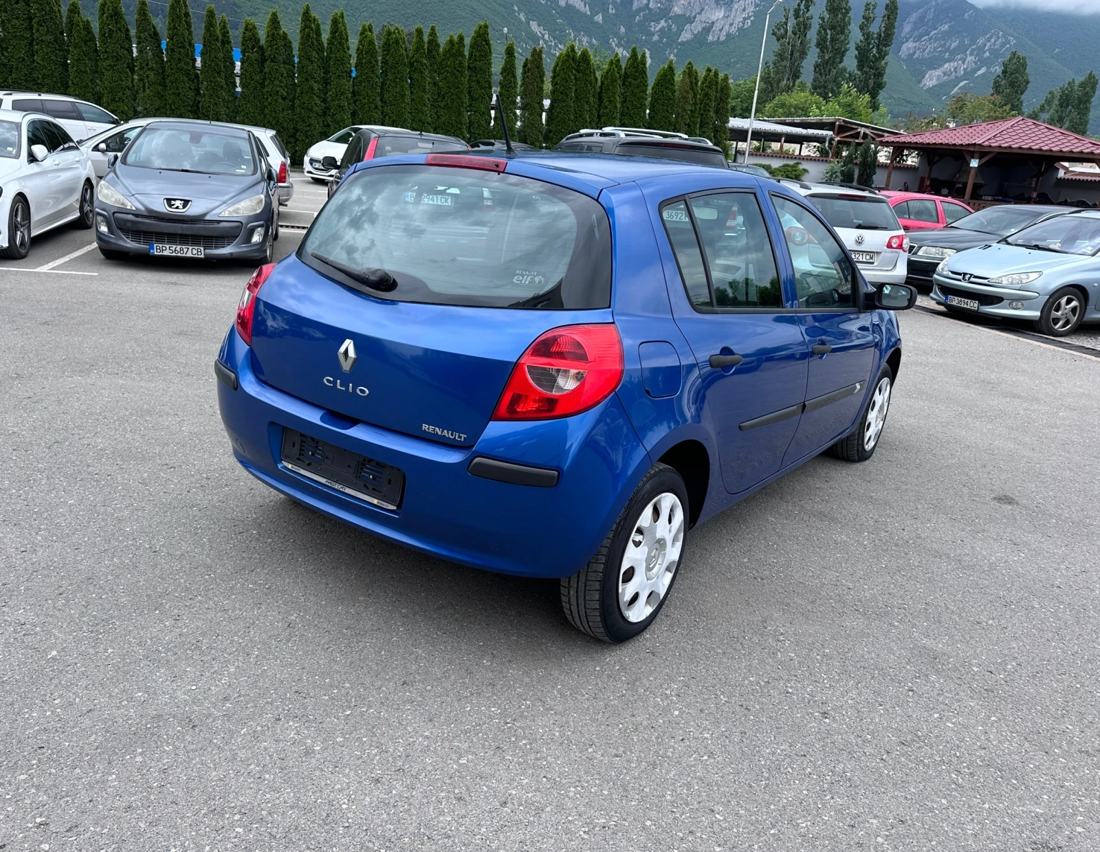 Renault Clio 1.2i - КЛИМАТИК - изображение 5