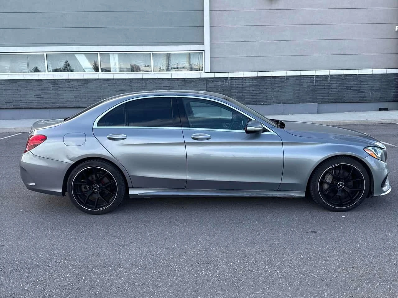 Mercedes-Benz C 300 4MATIC * AMG PACK* ПОДГРЕВИ* ПАНОРАМА* КАМЕРА* , снимка 4 - Автомобили и джипове - 54599375