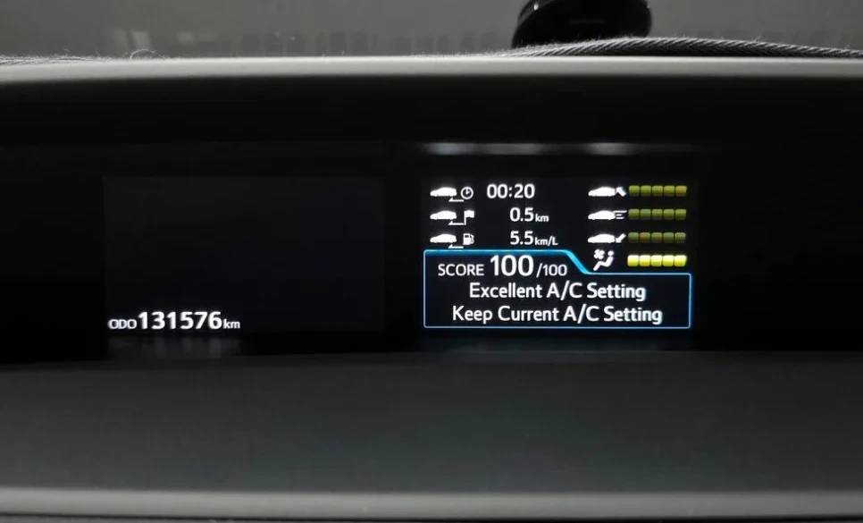 Toyota Prius 1.8 Hybrid! Екзекютив!, снимка 10 - Автомобили и джипове - 54820292