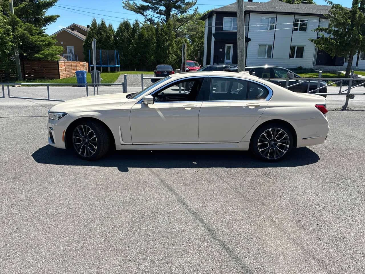 BMW 750 * ДИСТРОНИК* 360КАМЕРА* ПАНОРАМА* ОБДУХВАНЕ* , снимка 2 - Автомобили и джипове - 54849922