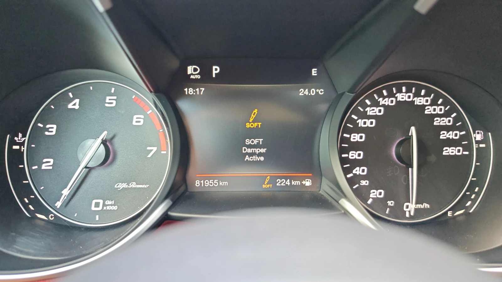 Alfa Romeo Giulia Q2 Ti Sport Active Suspension Performance Package, снимка 8 - Автомобили и джипове - 54978524