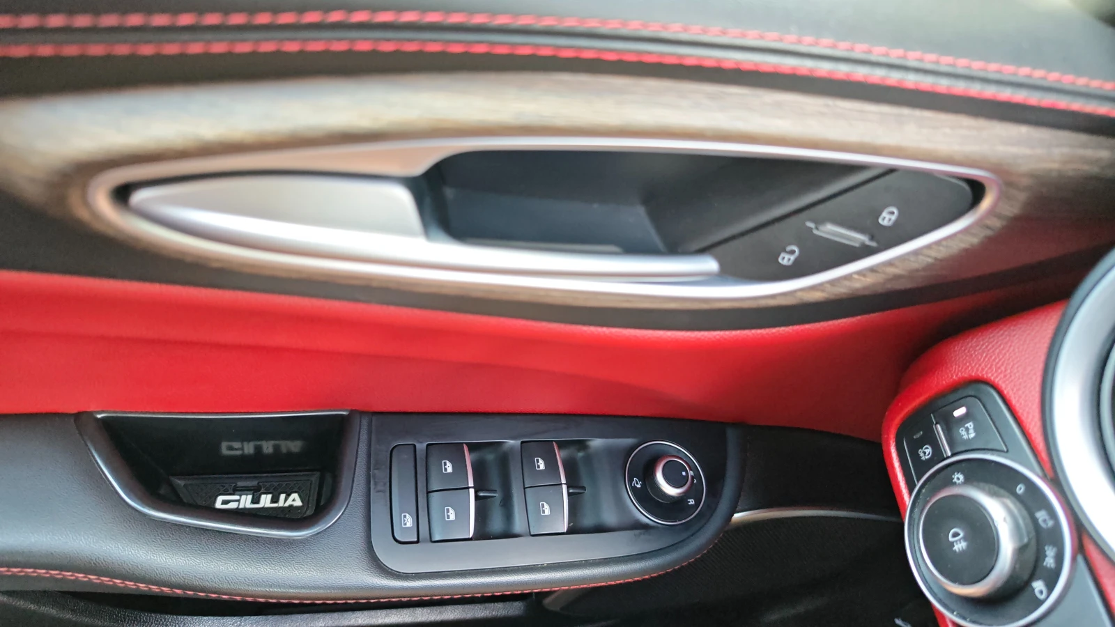 Alfa Romeo Giulia Q2 Ti Sport Active Suspension Performance Package, снимка 13 - Автомобили и джипове - 54978524