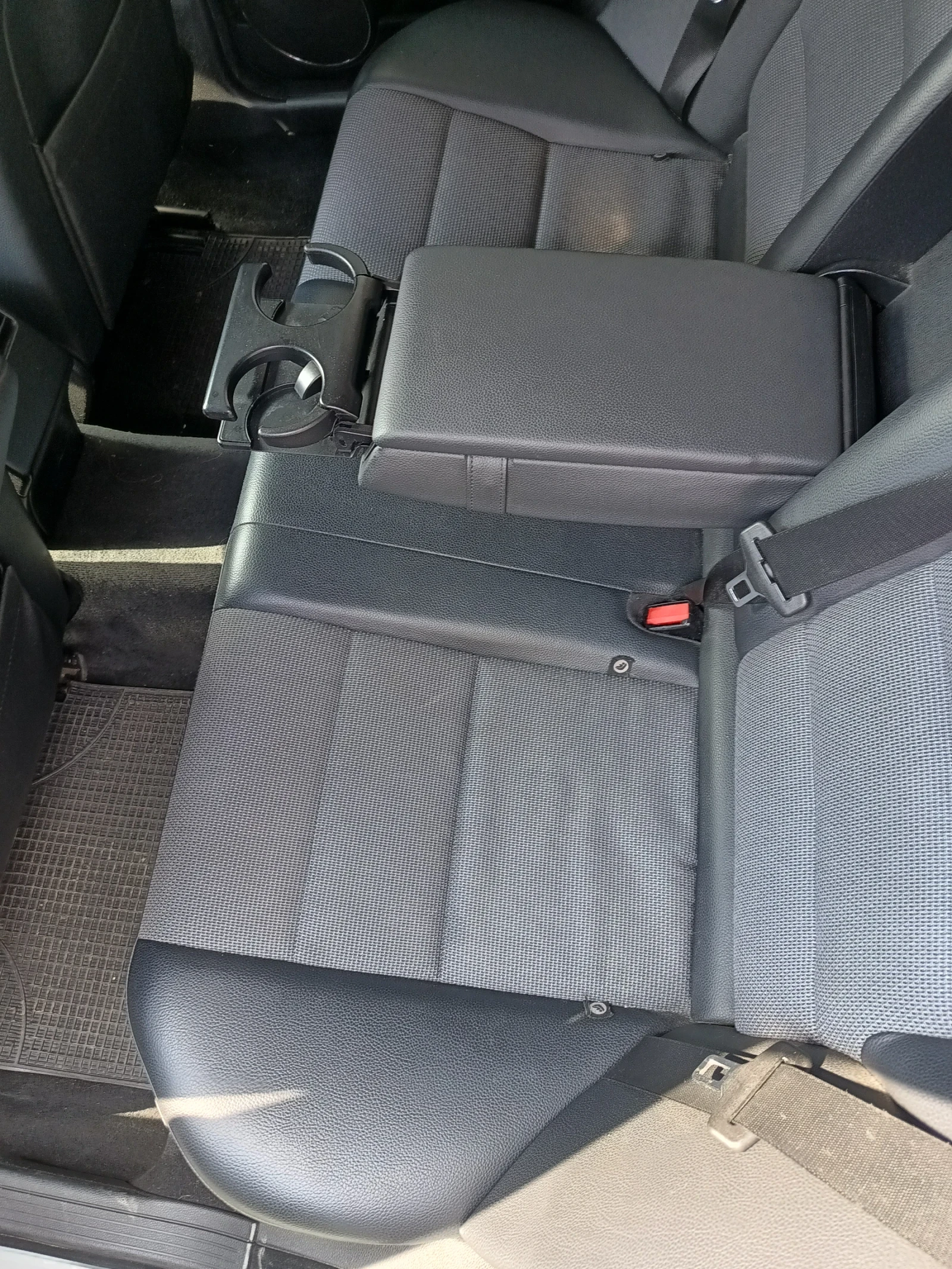Mercedes-Benz C 220, снимка 7 - Автомобили и джипове - 55013586