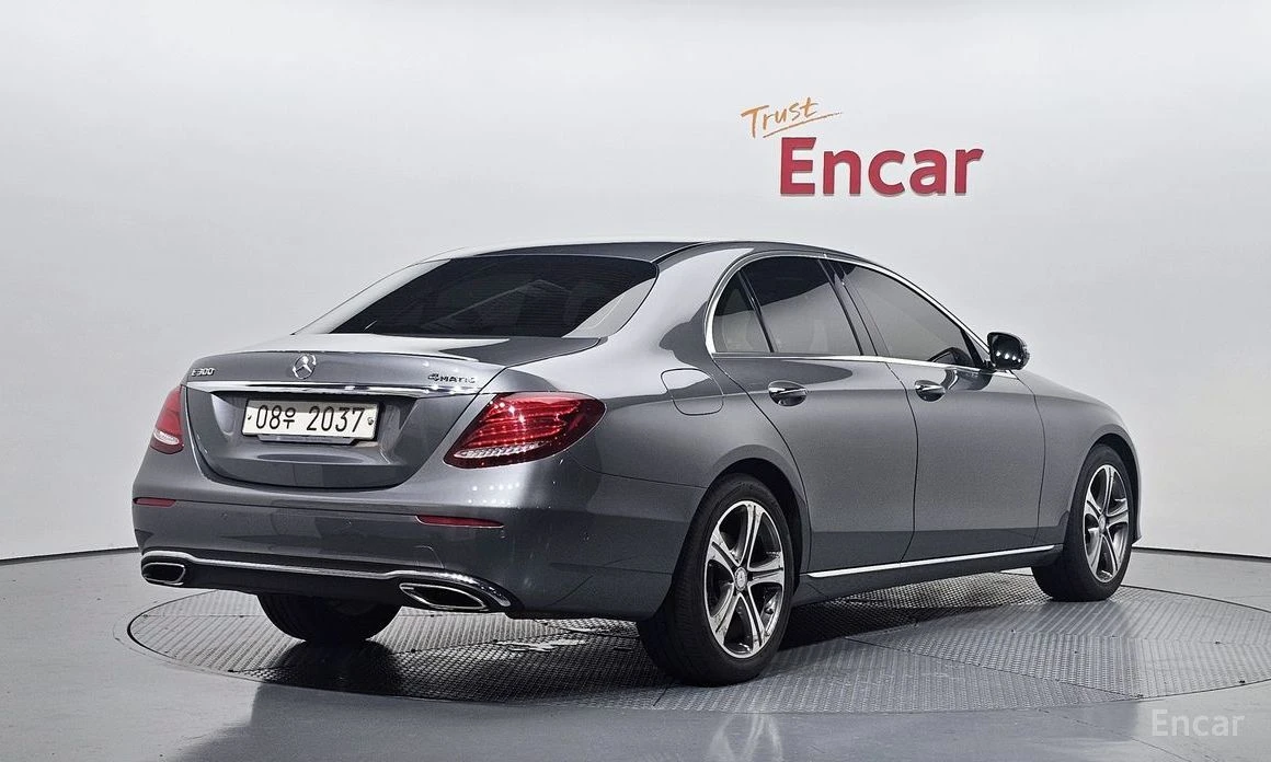 Mercedes-Benz E 300, снимка 2 - Автомобили и джипове - 55358865