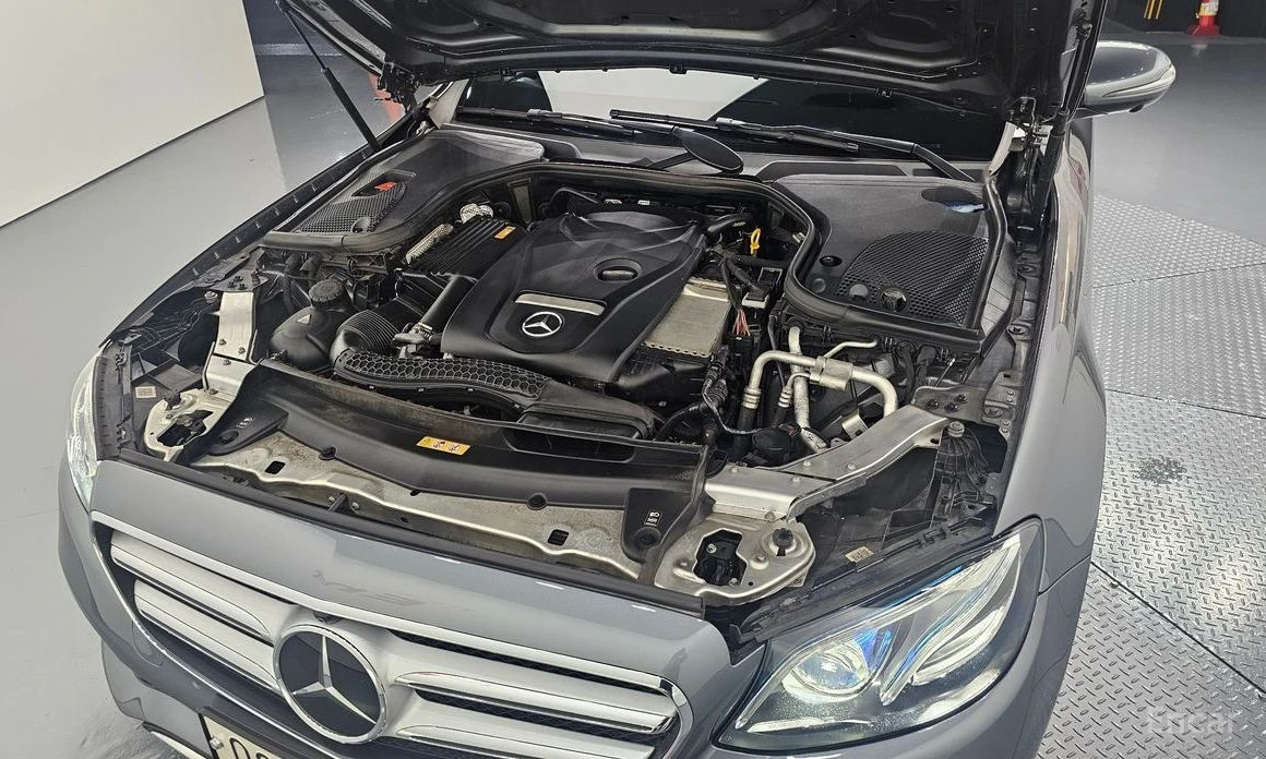Mercedes-Benz E 300, снимка 6 - Автомобили и джипове - 55358865