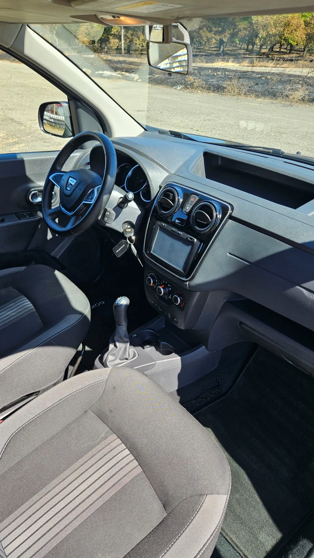 Dacia Dokker 1.6 SCe / фабрична Газ , снимка 8 - Автомобили и джипове - 56011509
