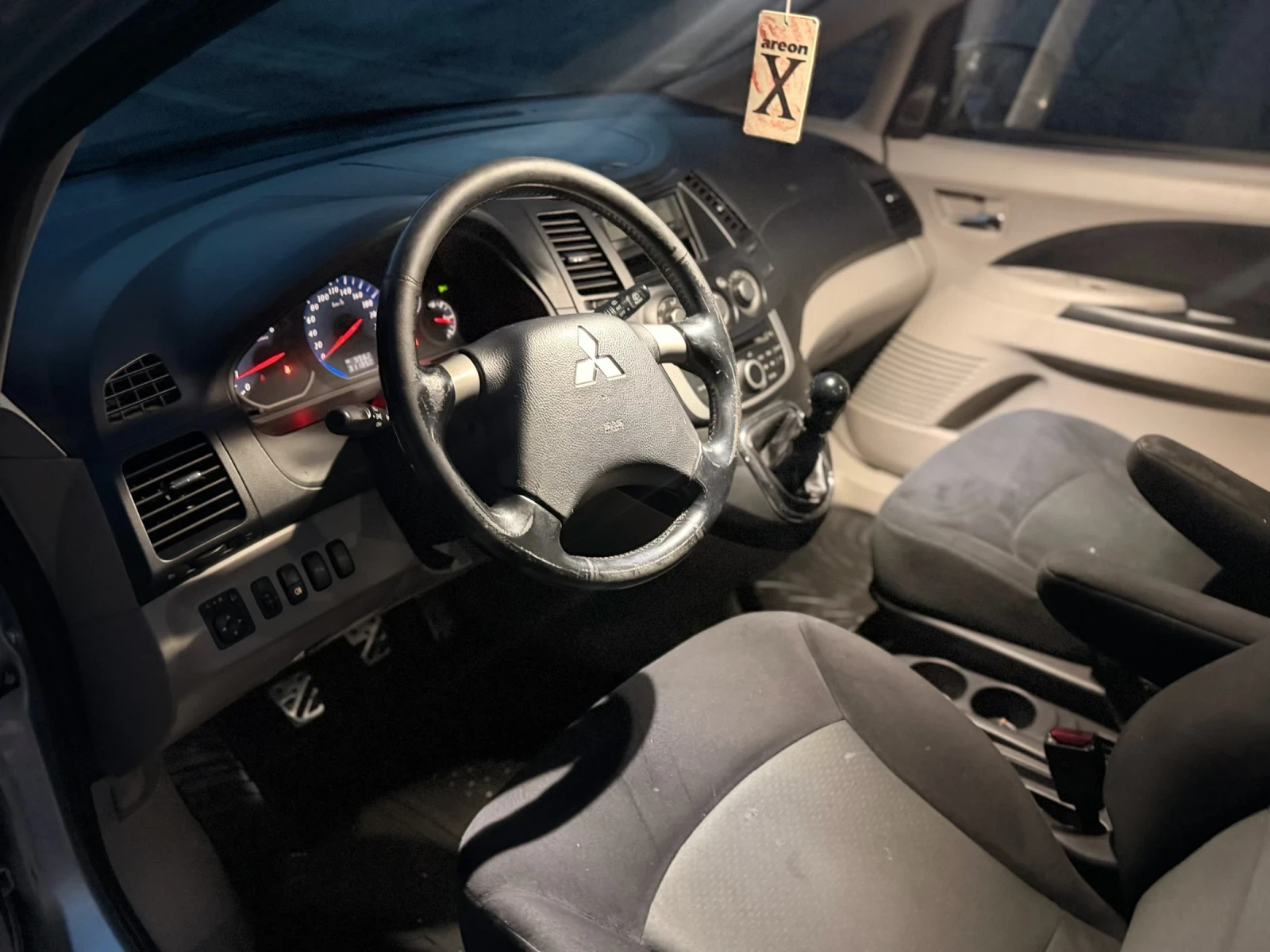 Mitsubishi Grandis 2.0 DID | Mobile.bg � ����������� 12