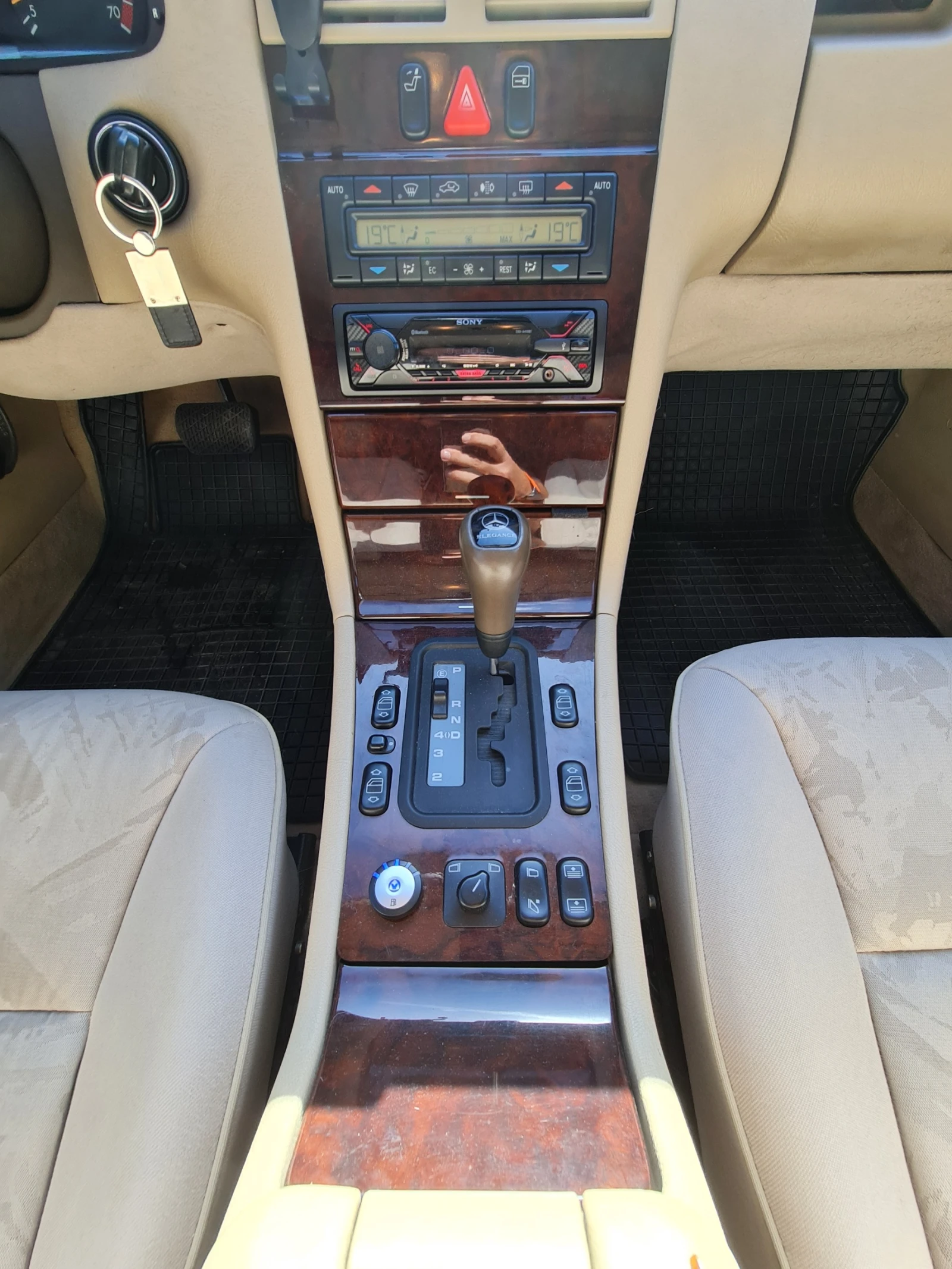 Mercedes-Benz E 320 ГАЗ, снимка 11 - Автомобили и джипове - 56617993